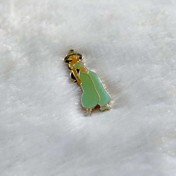 Disney’s Aladdin Gold Enamel Jasmine Pendant - Picture 3 of 5